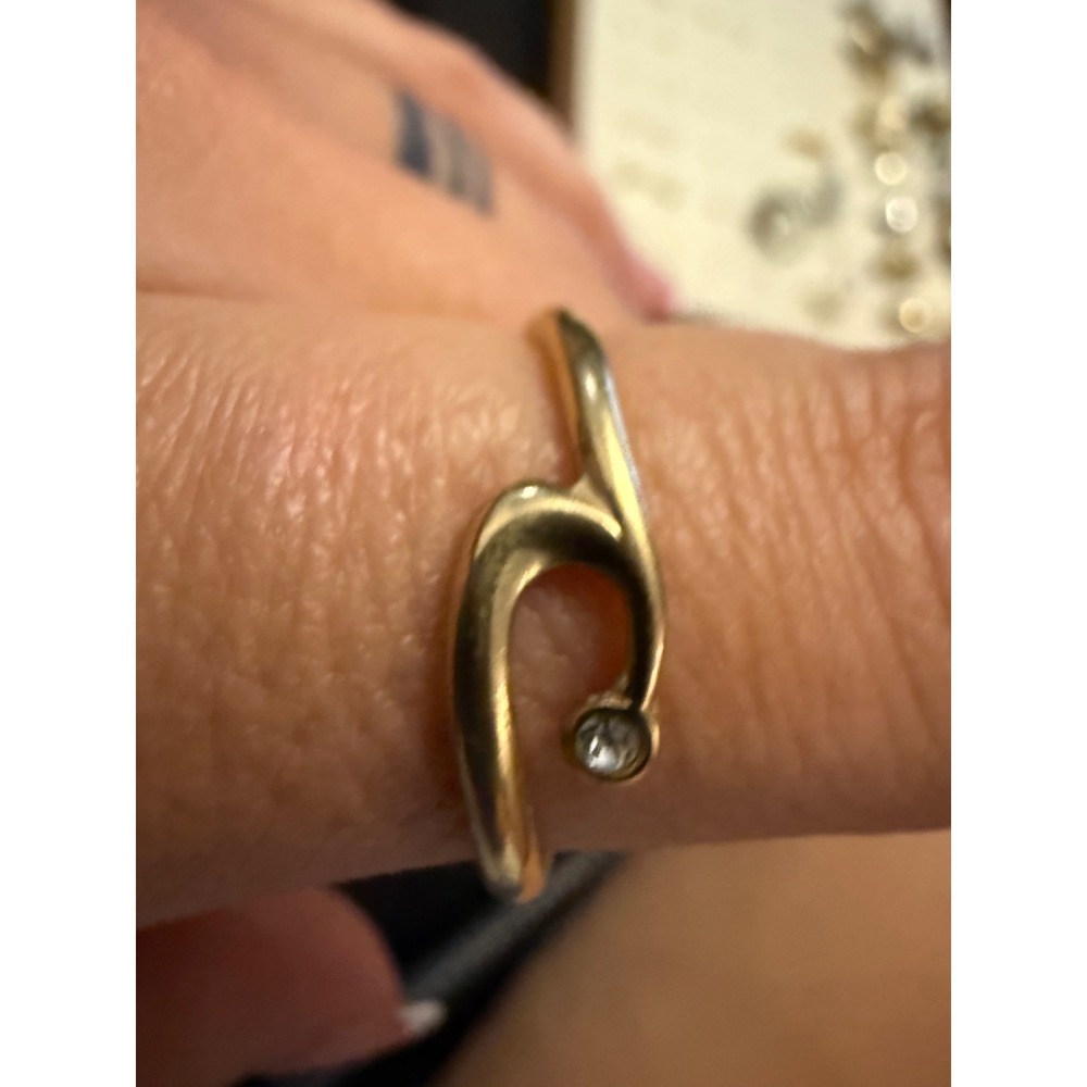 Avon Gold Tone Abstract Bypass Ring Rhinestone Accent Wave Design Size 9